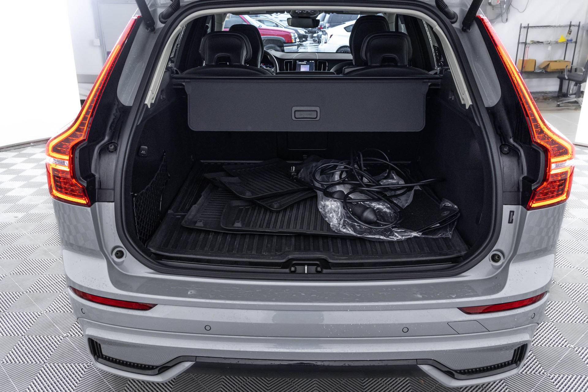 Used 2024 Volvo XC60 T8 Core AWD/4WD image 38