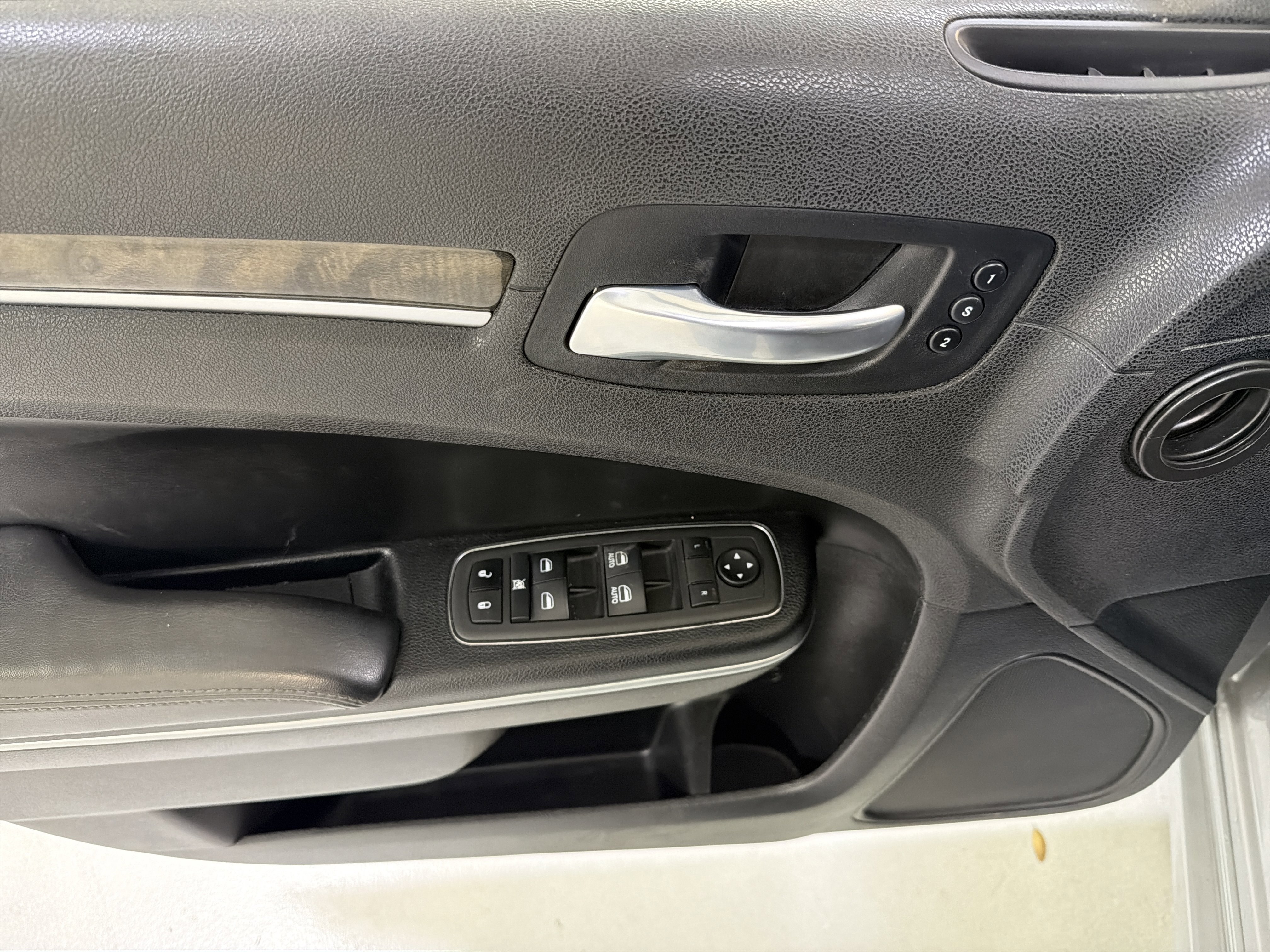 Used 2021 Chrysler 300 Touring L image 14