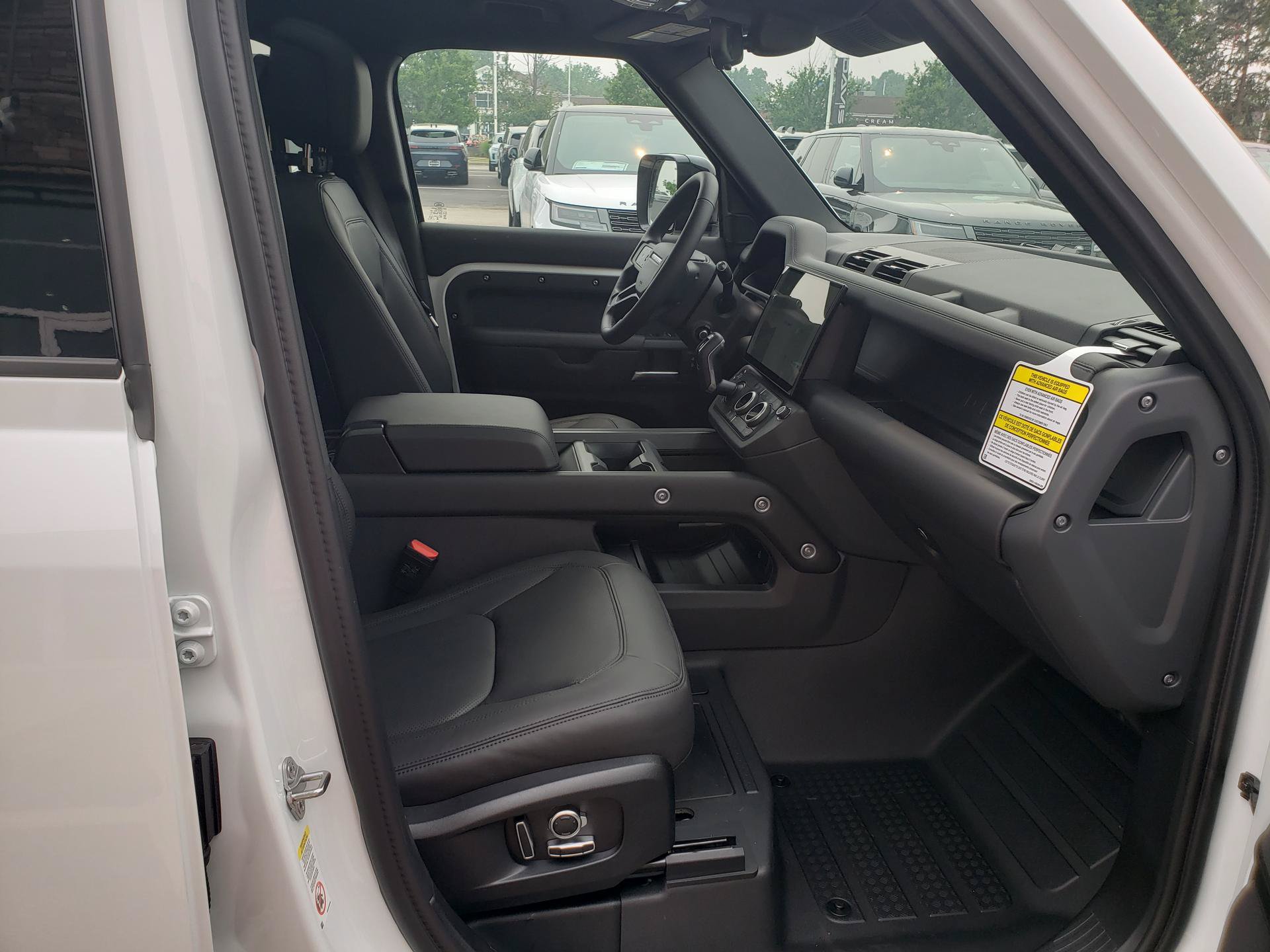 New 2026 Land Rover Defender 130 X-Dynamic SE AWD/4WD image 19
