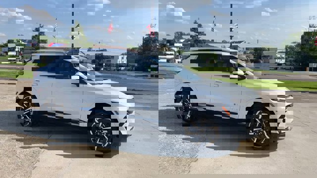 New 2025 Chevrolet Equinox EV LT image 2