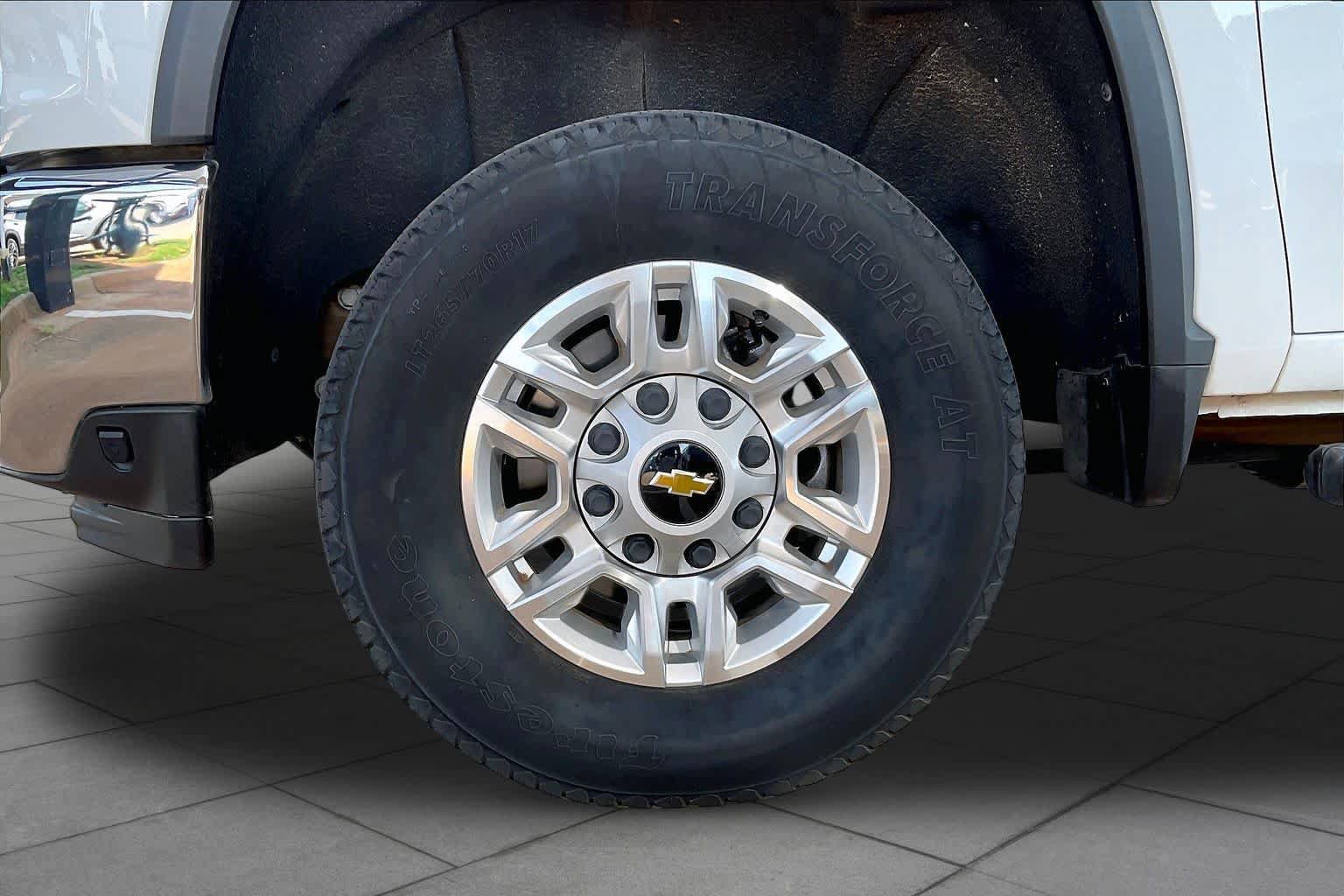 Used 2023 Chevrolet Silverado 2500 LT AWD/4WD image 11