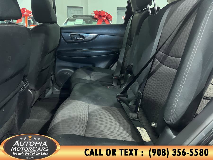 Used 2017 Nissan Rogue SV image 17