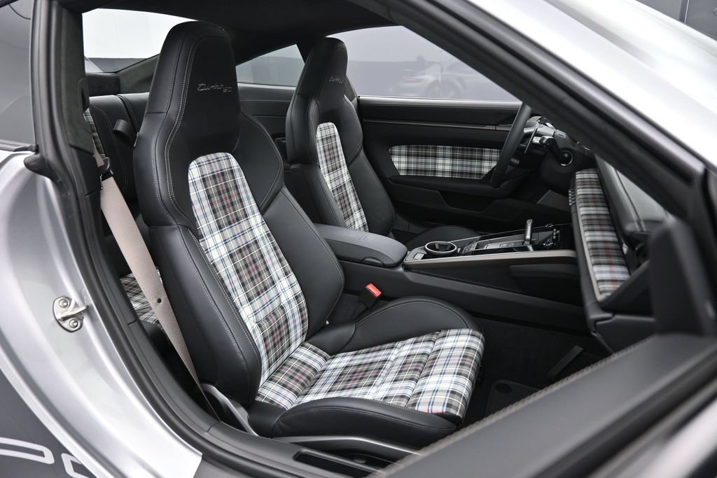 Certified 2025 Porsche 911 Turbo AWD/4WD image 30
