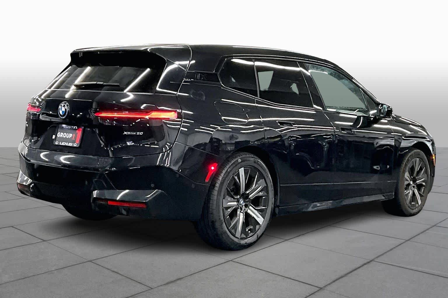 Used 2023 BMW iX xDrive50 w/ Ultimate Package 2 image 11