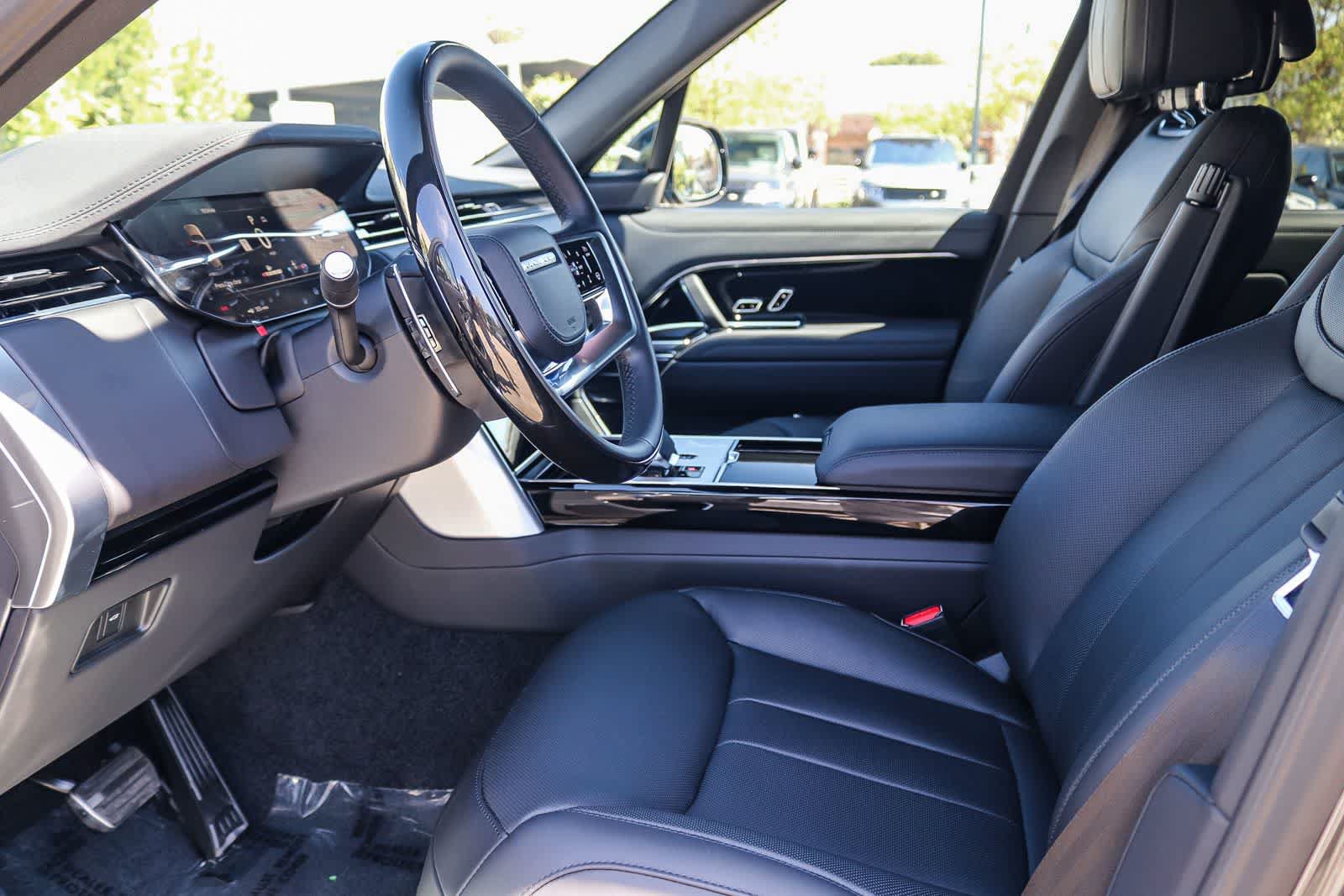 New 2026 Land Rover Range Rover Long Wheelbase SE AWD/4WD image 18