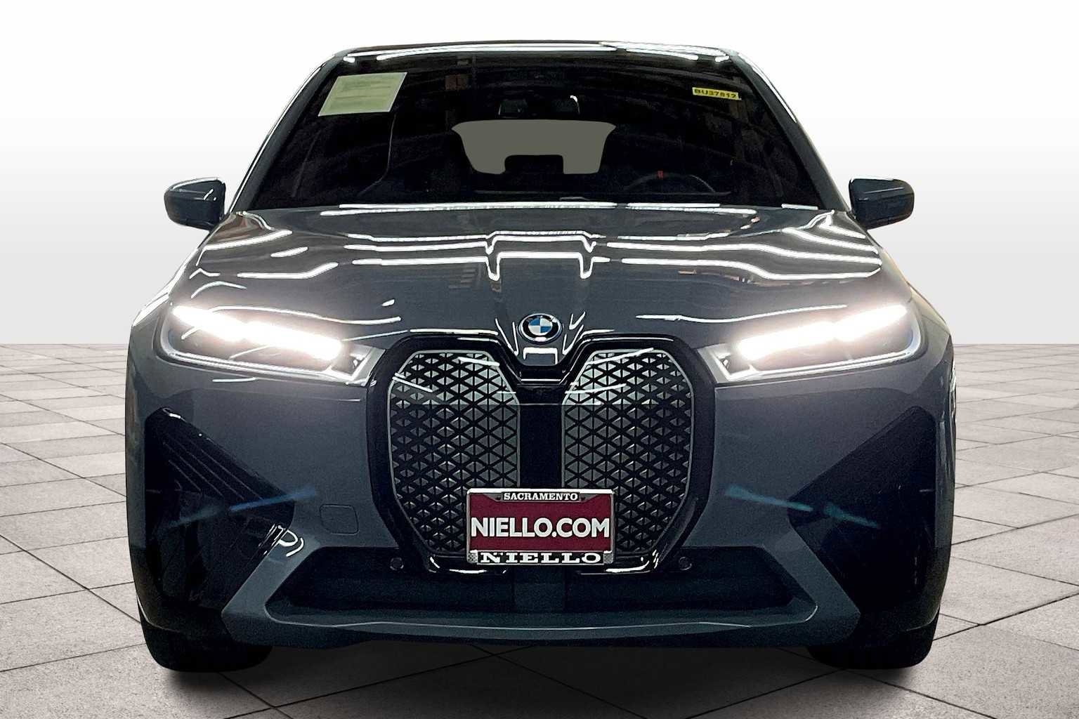 Used 2025 BMW iX M60 image 3