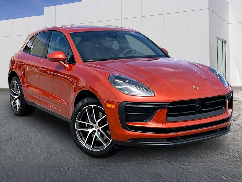 Certified 2025 Porsche Macan AWD/4WD image 9