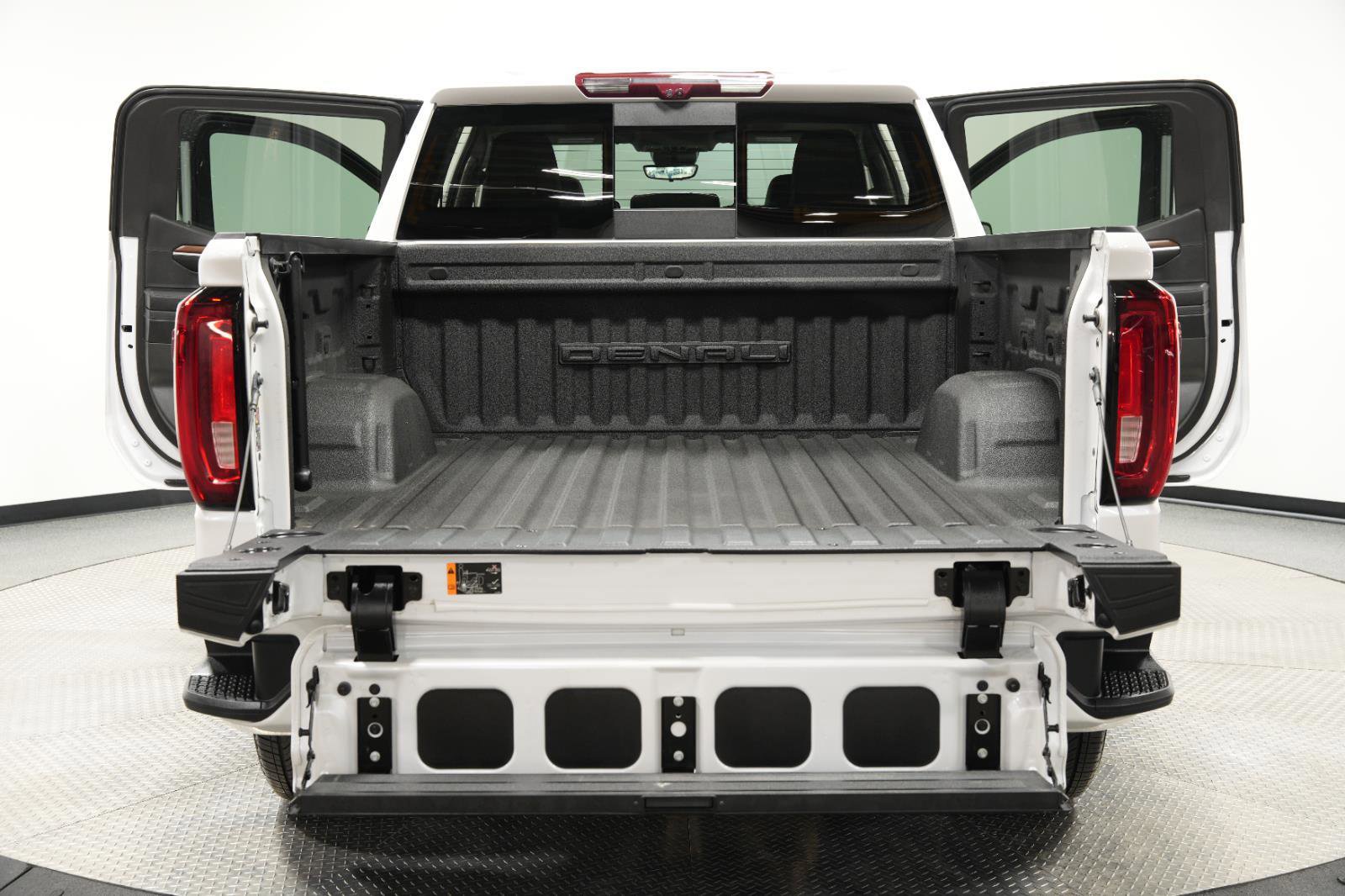 Used 2024 GMC Sierra 1500 Denali w/ Denali Reserve Package image 15