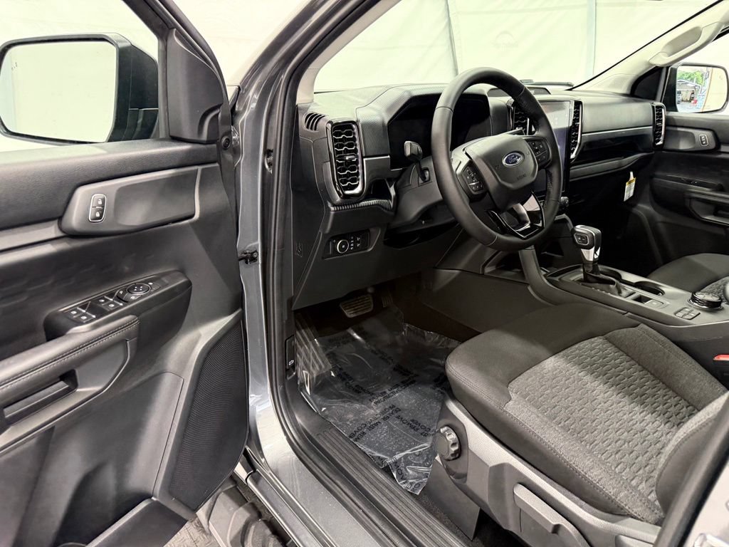 New 2026 Ford Ranger XLT w/ Black Appearance Package AWD/4WD image 31