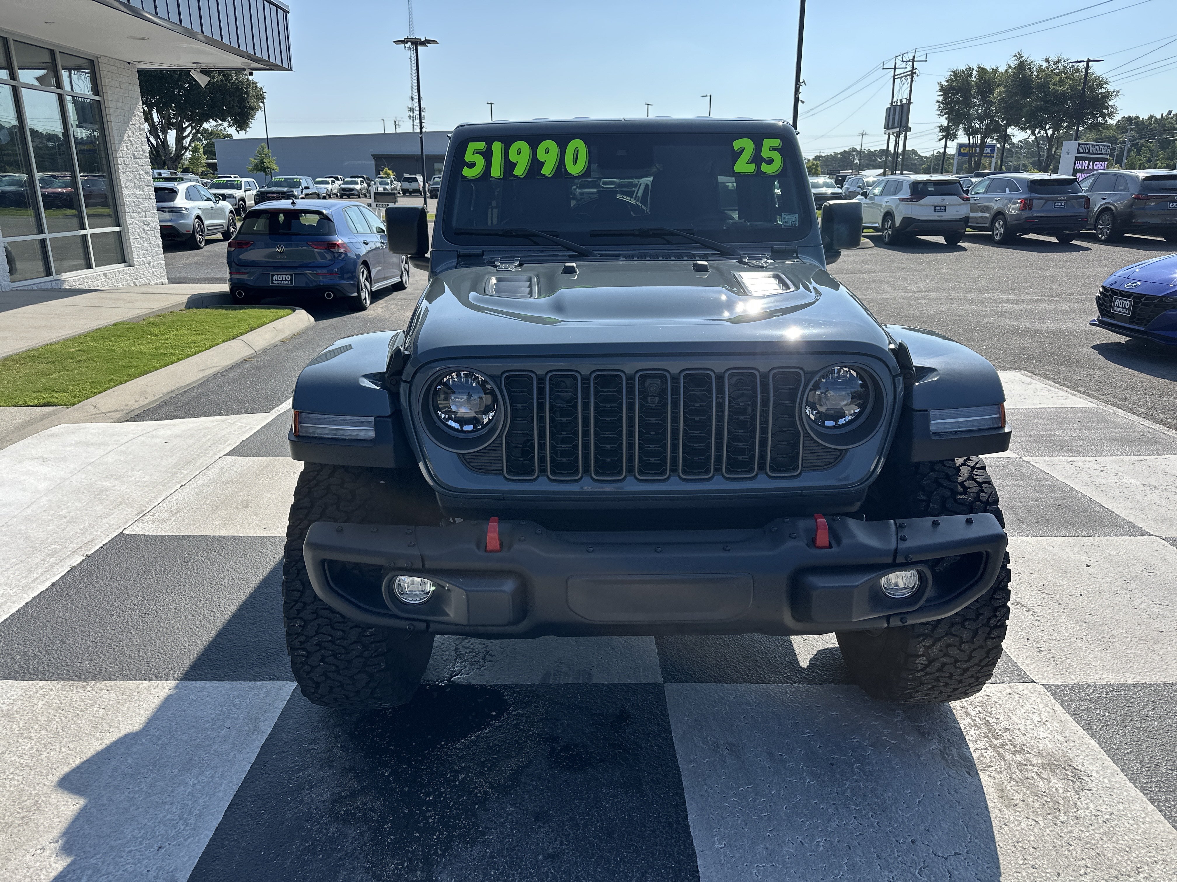 Used 2025 Jeep Wrangler Unlimited Rubicon AWD/4WD image 2