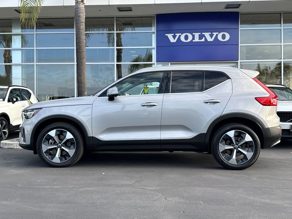 Certified 2023 Volvo XC40 B5 Ultimate image 2