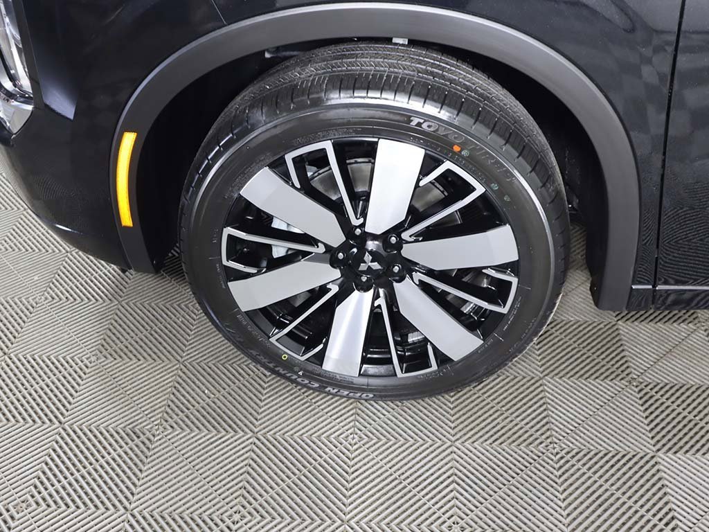 New 2025 Mitsubishi Outlander AWD image 25