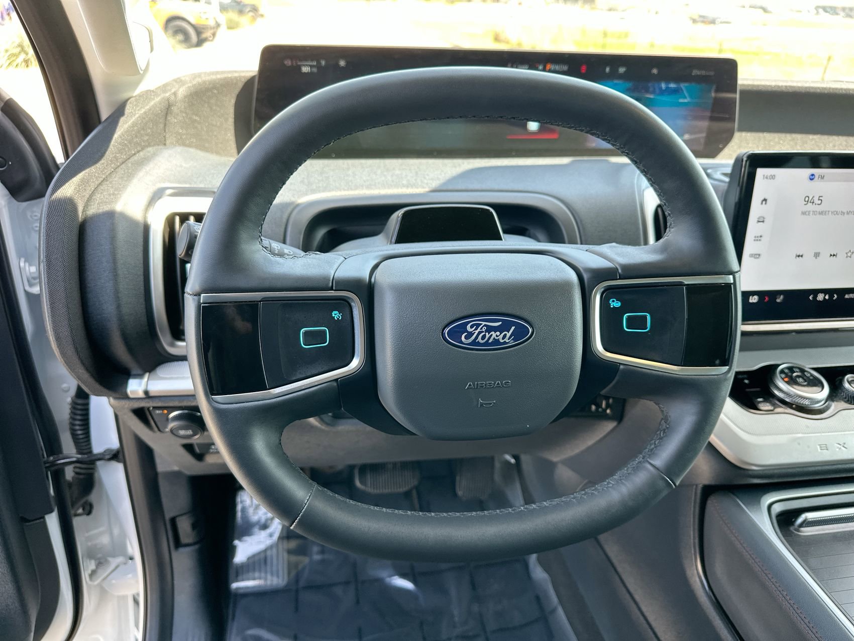Used 2025 Ford Expedition Active AWD/4WD image 14