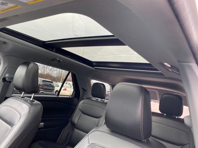 Used 2023 Ford Explorer XLT image 16