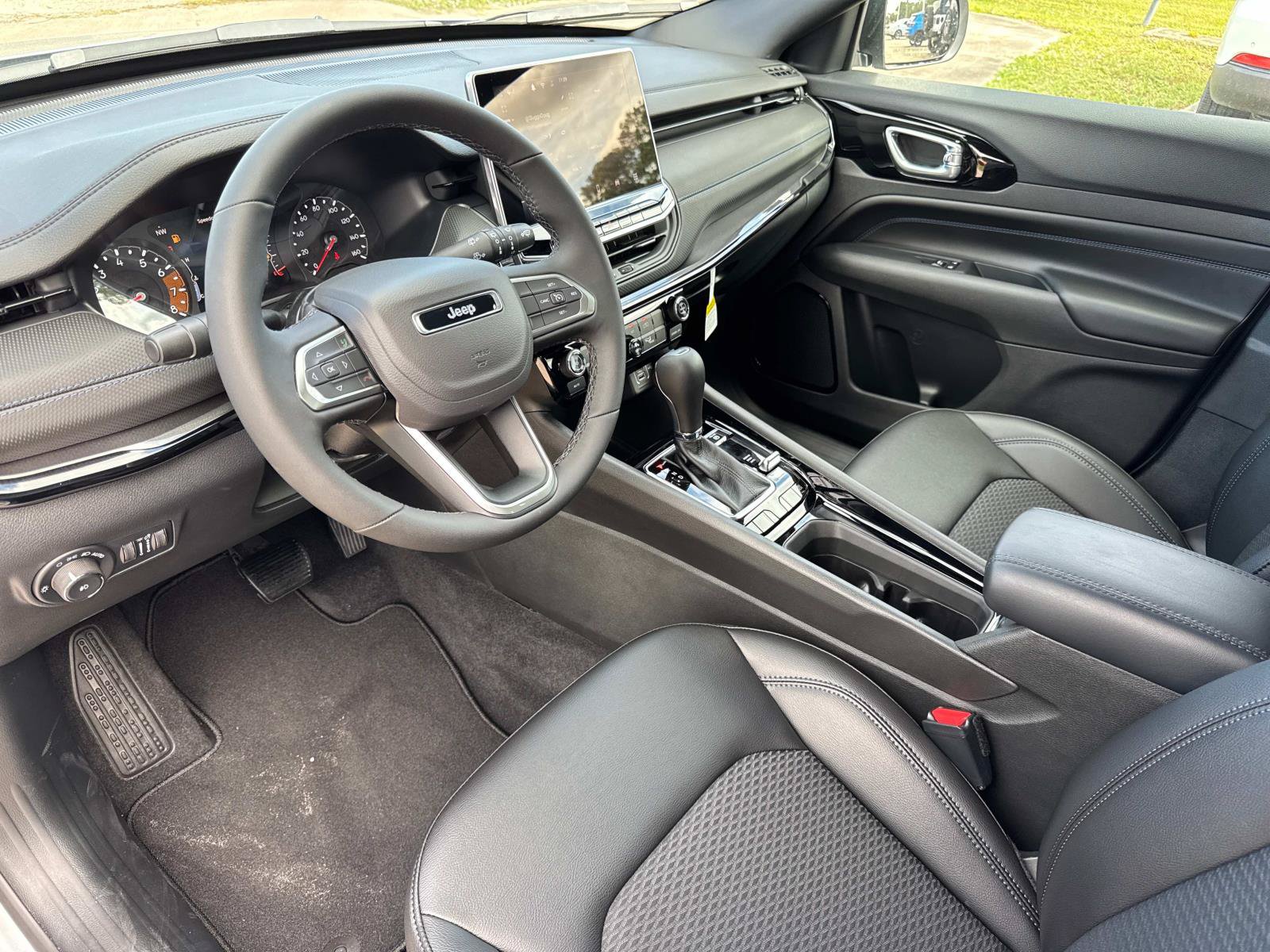 New 2026 Jeep Compass Latitude AWD/4WD image 21