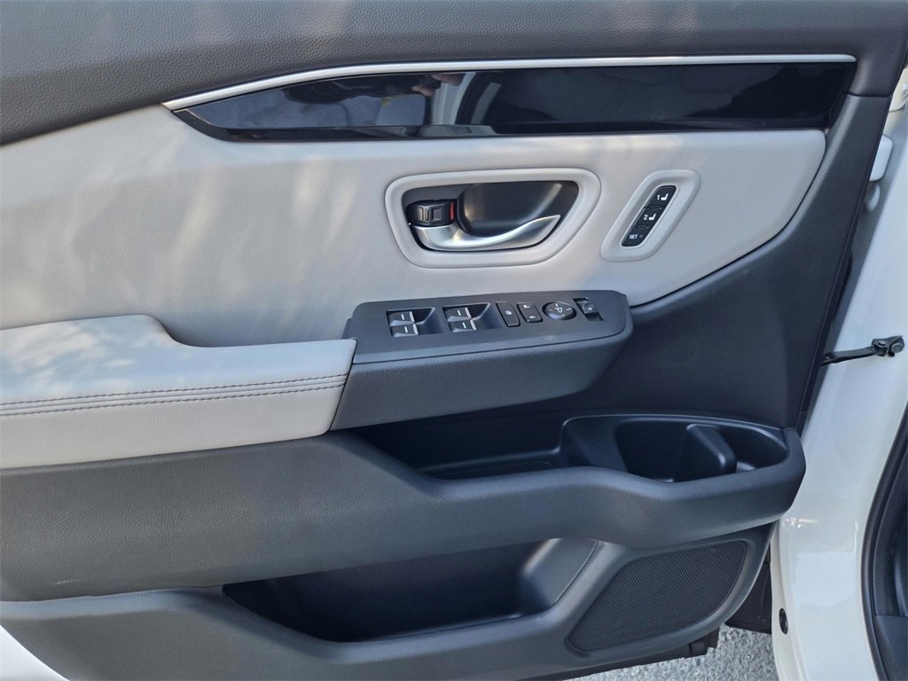 New 2025 Honda Pilot Touring image 16