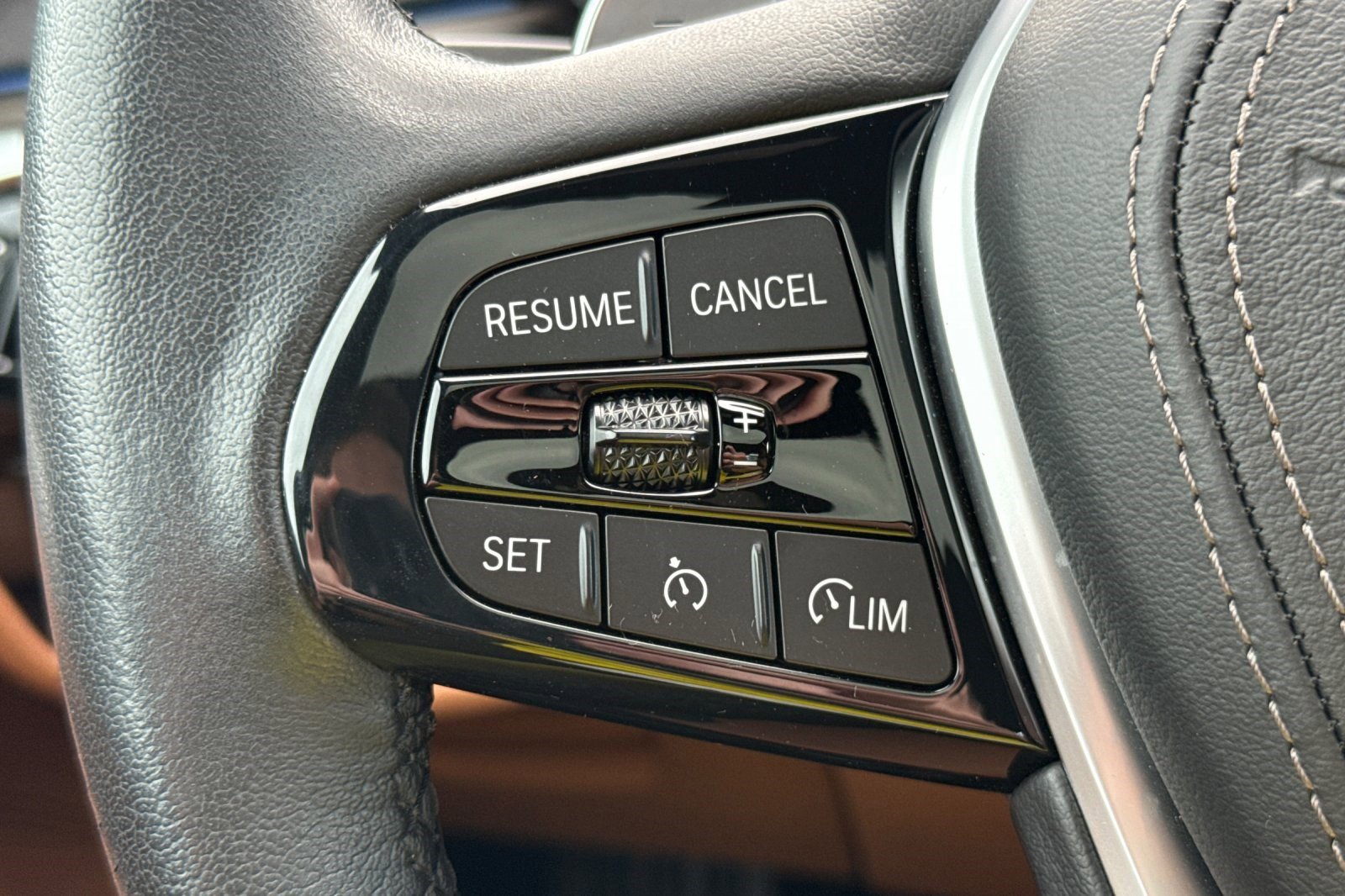 Certified 2023 BMW 530e w/ Premium Package image 30