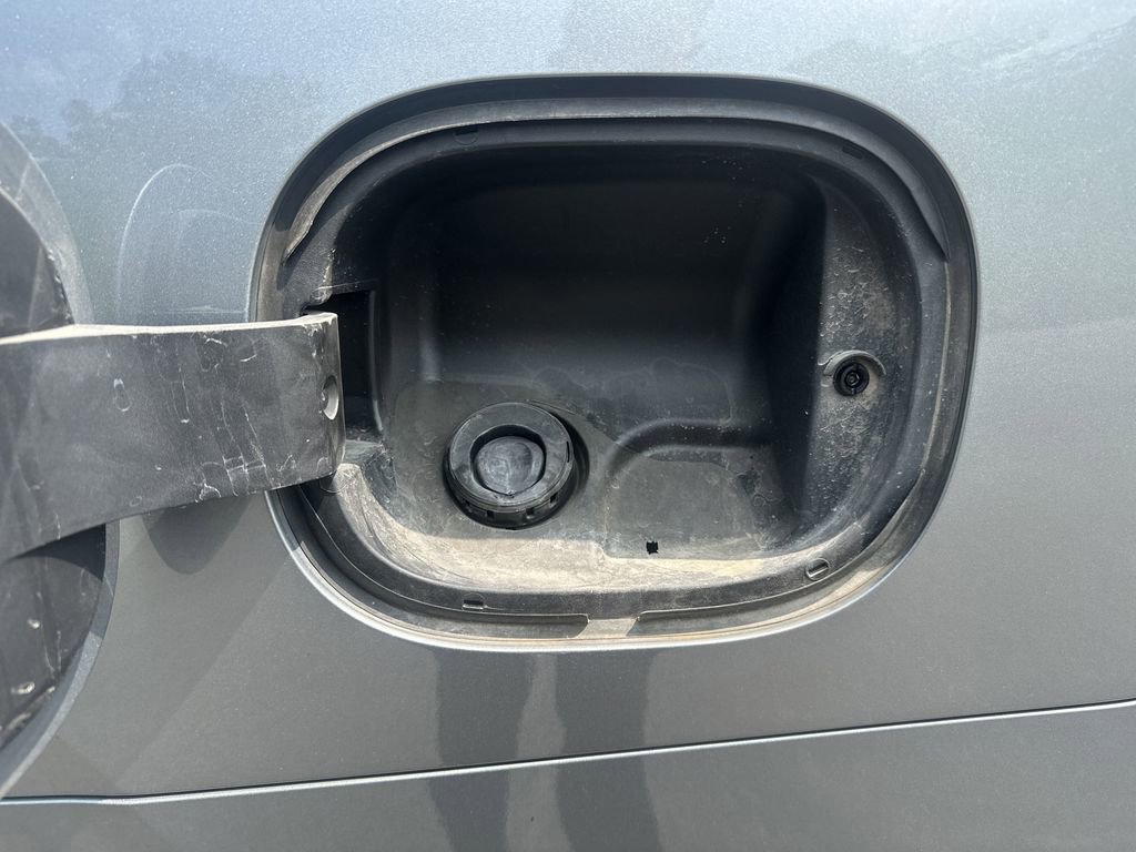 Used 2024 GMC Yukon SLT w/ SLT Luxury Package image 30