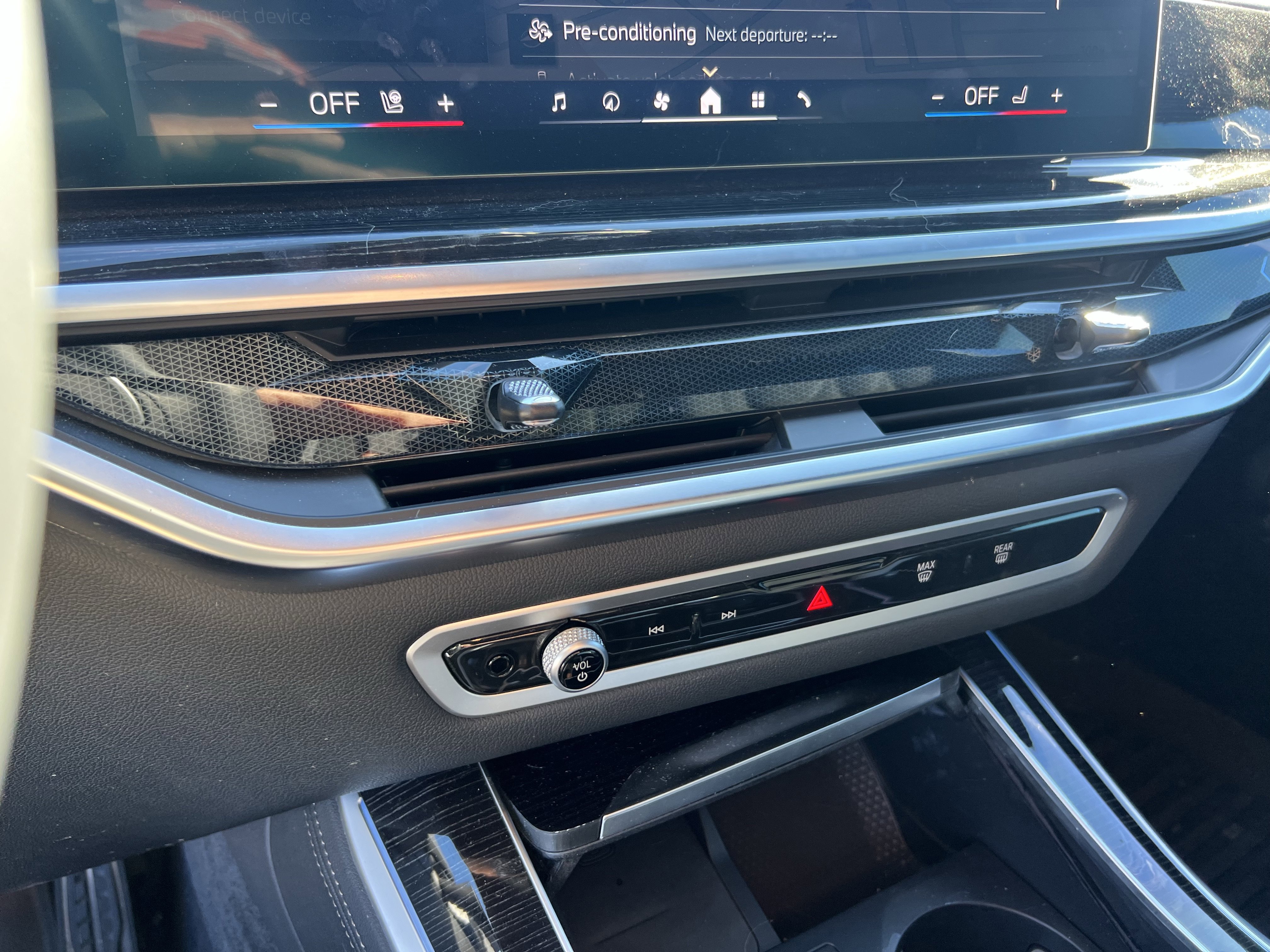 Used 2026 BMW X5 xDrive50e w/ M Sport Package image 26