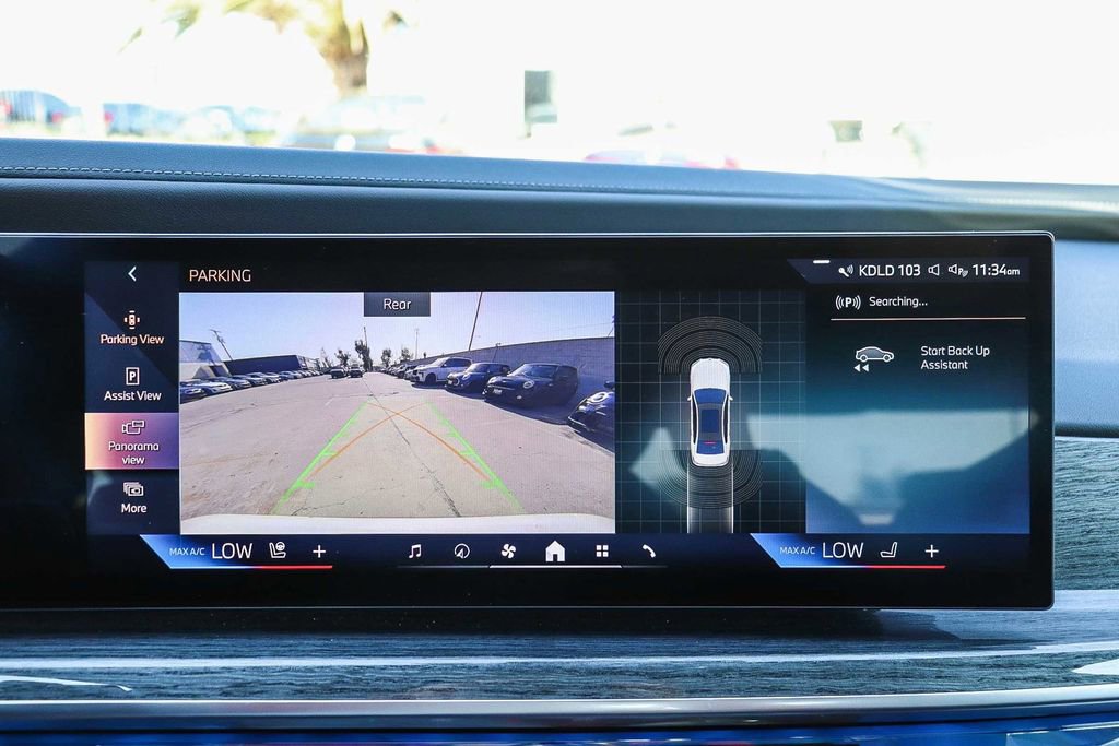 Used 2025 BMW 740i xDrive image 25