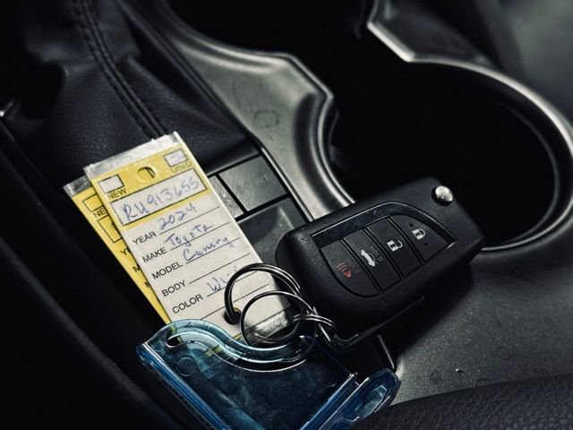 Used 2024 Toyota Camry SE image 31