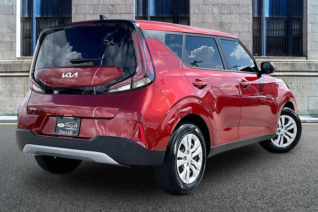 Used 2025 Kia Soul LX image 11