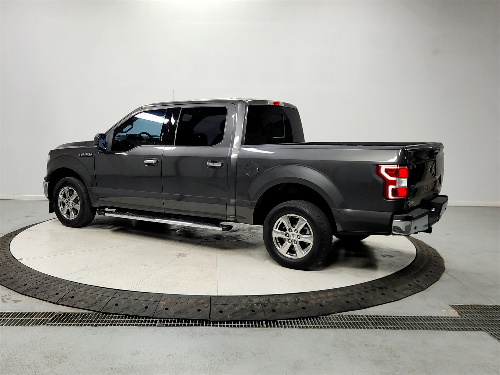 Used 2018 Ford F150 XLT w/ Equipment Group 302A Luxury image 5
