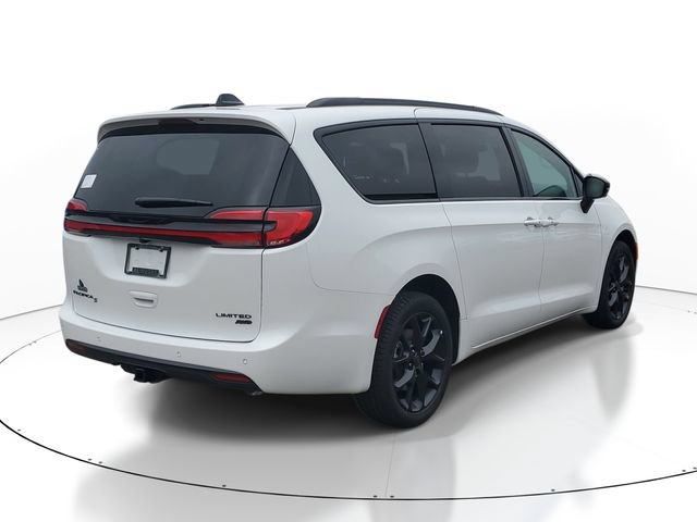 New 2027 Chrysler Pacifica Limited w/ Family Tech Group AWD/4WD image 4