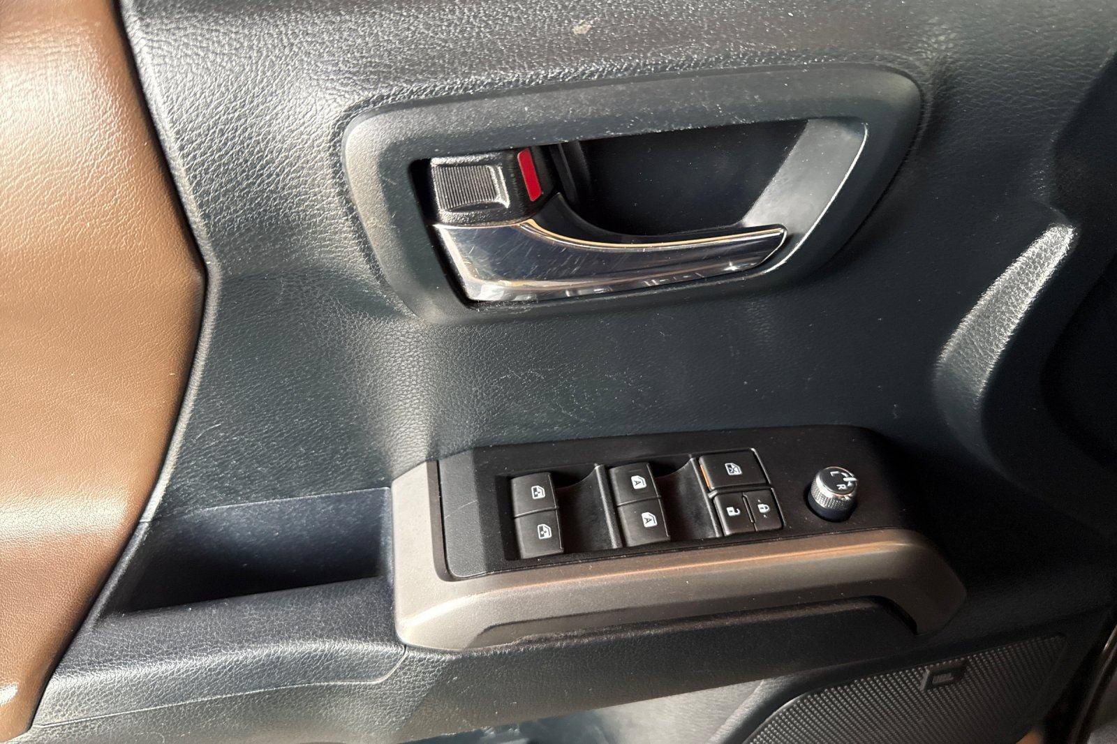Used 2017 Toyota Tacoma Limited AWD/4WD image 12