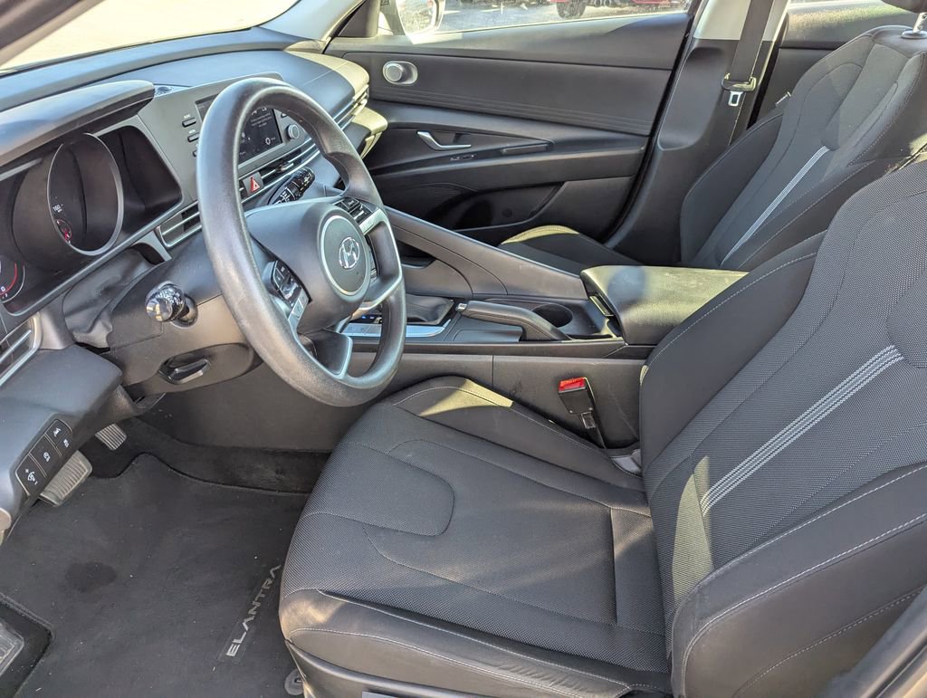 Used 2023 Hyundai Elantra SE image 25