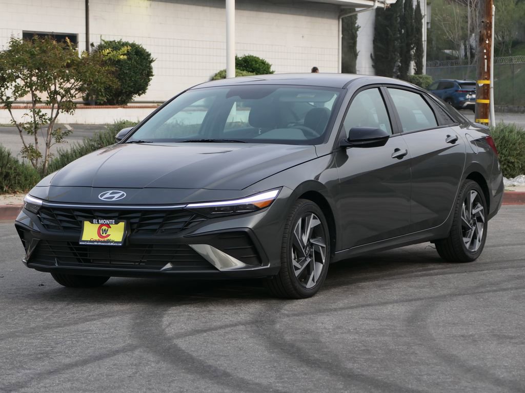 Certified 2025 Hyundai Elantra Sport image 7