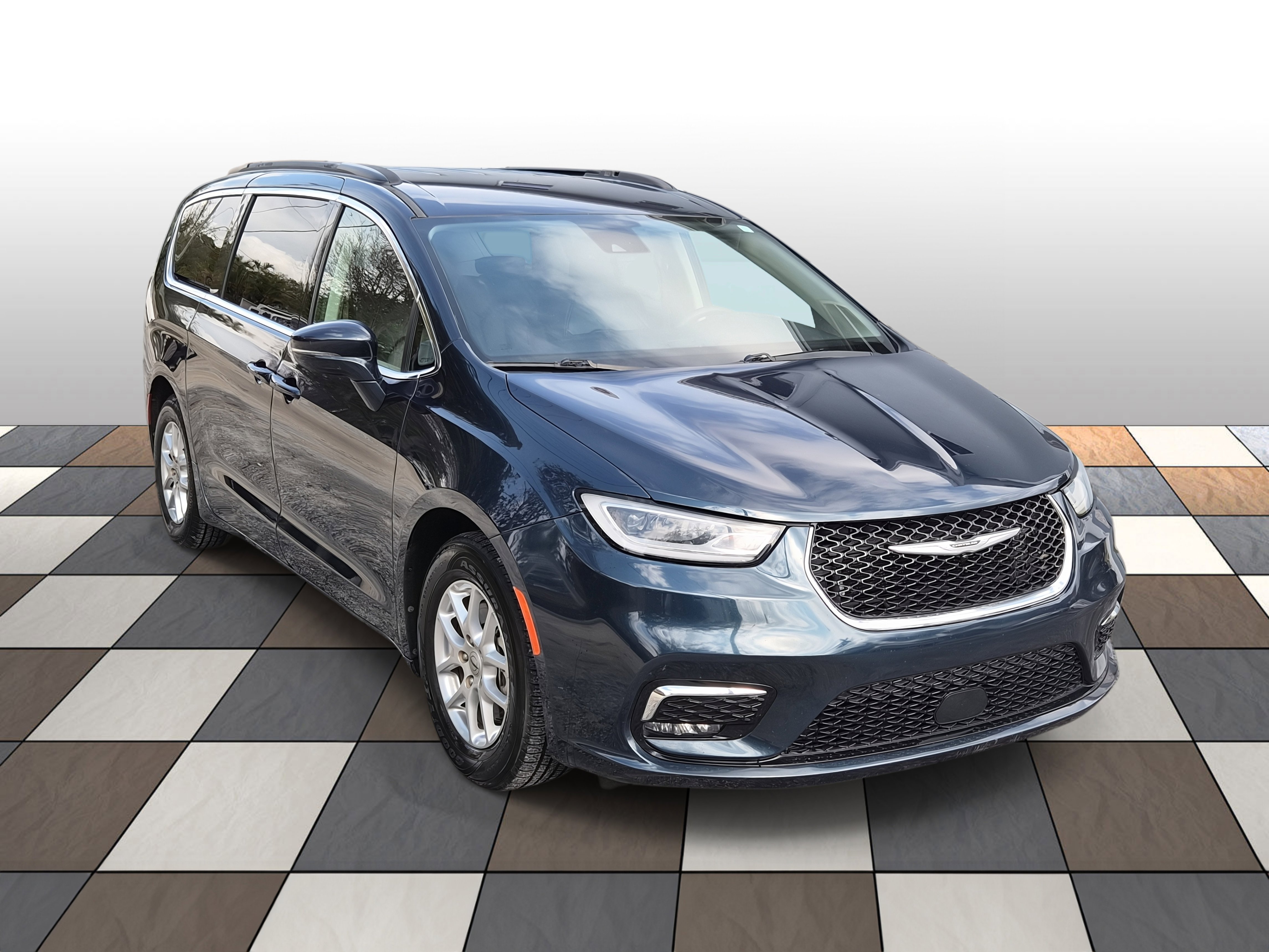 Used 2022 Chrysler Pacifica Touring-L image 3