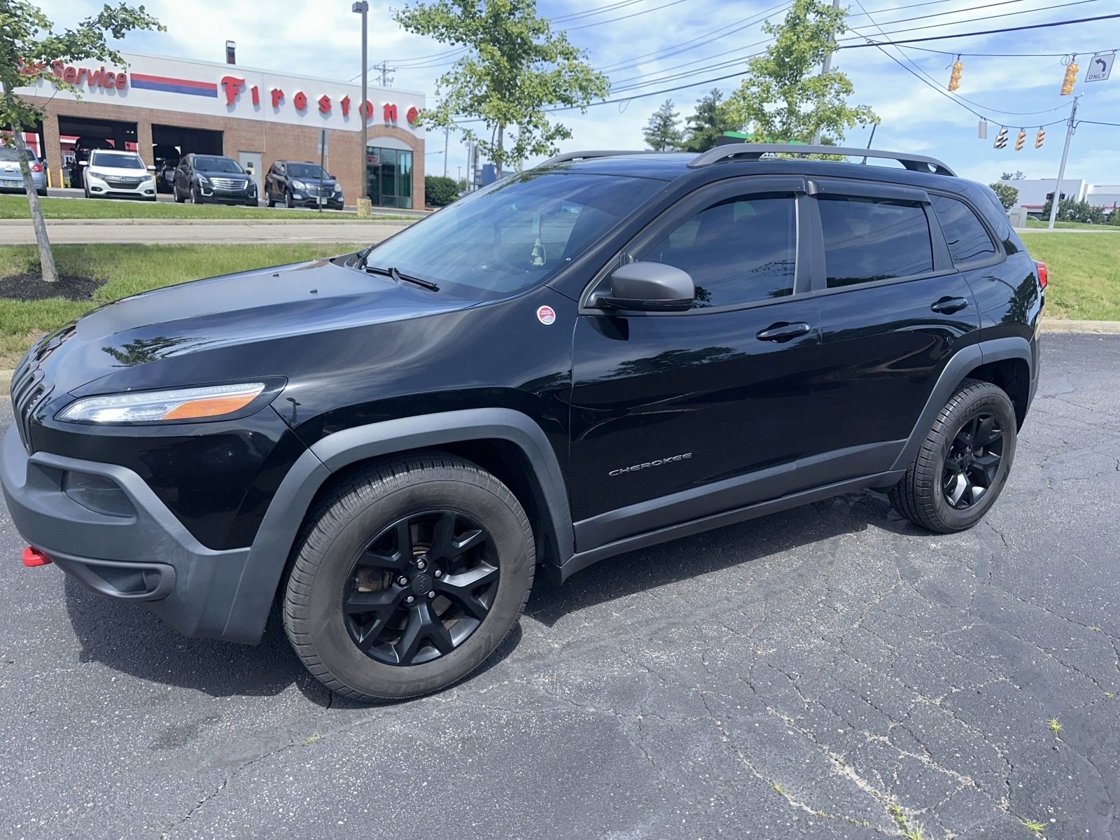 Used 2017 Jeep Cherokee Trailhawk AWD/4WD image 9
