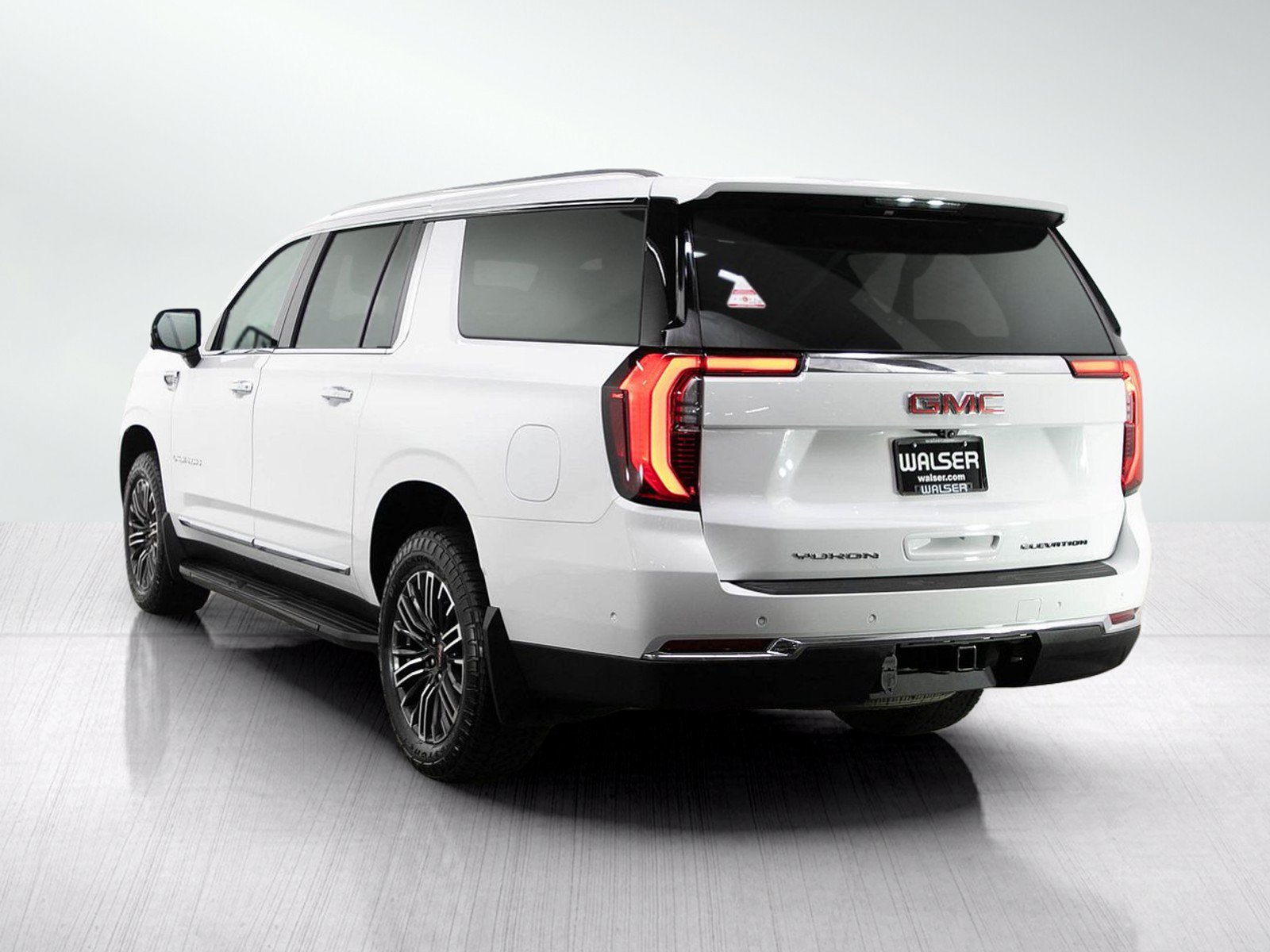 Used 2025 GMC Yukon XL Elevation AWD/4WD image 3