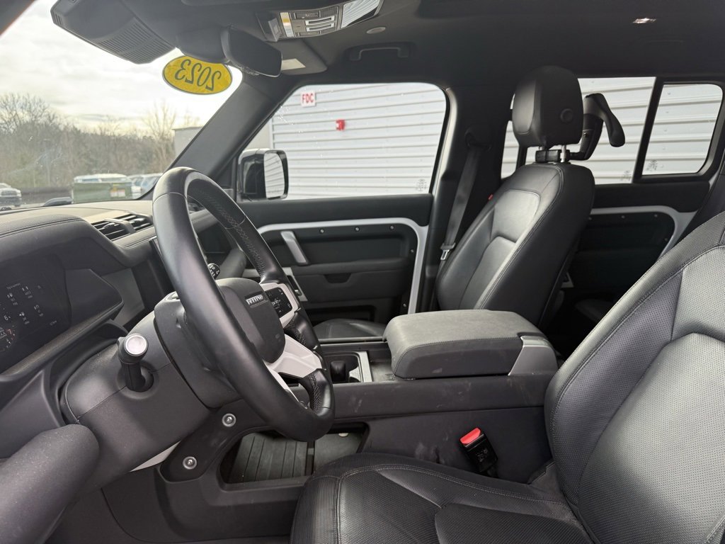 Used 2023 Land Rover Defender 130 X-Dynamic SE image 22