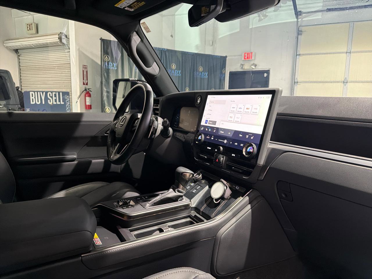 Used 2024 Lexus GX 550 image 31