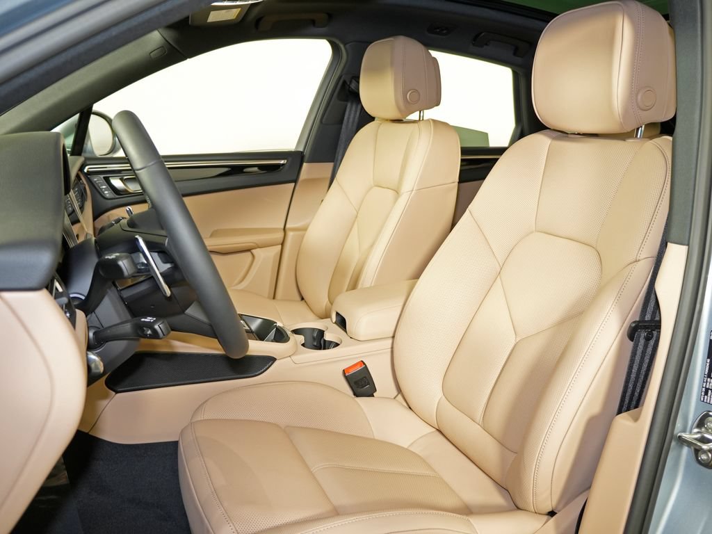 New 2026 Porsche Macan AWD/4WD image 5