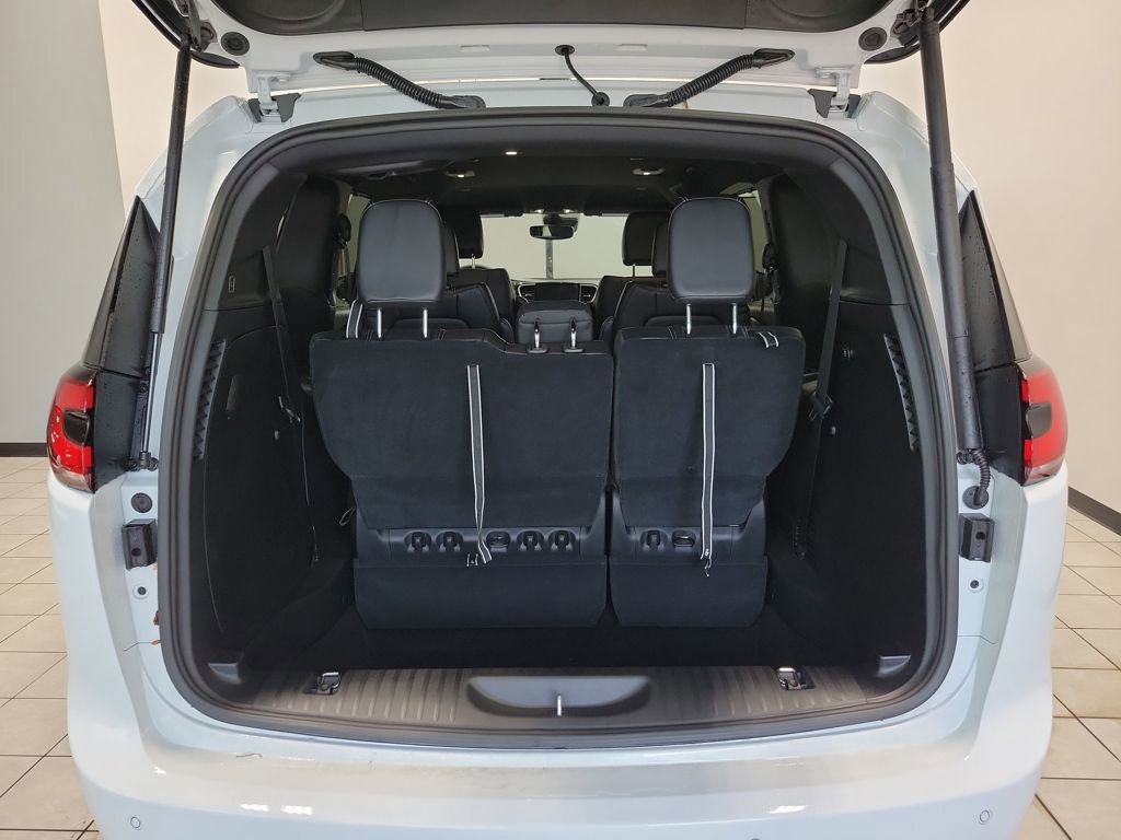 New 2026 Chrysler Pacifica Select image 8