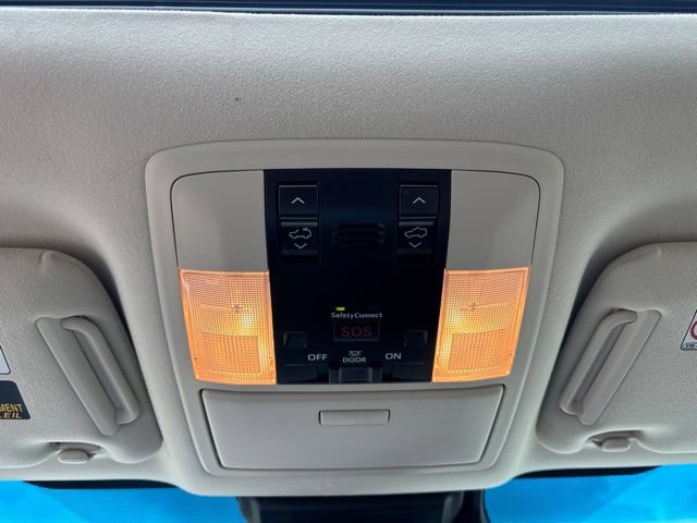 Used 2021 Lexus GX 460 Luxury w/ Accessory Package AWD/4WD image 17