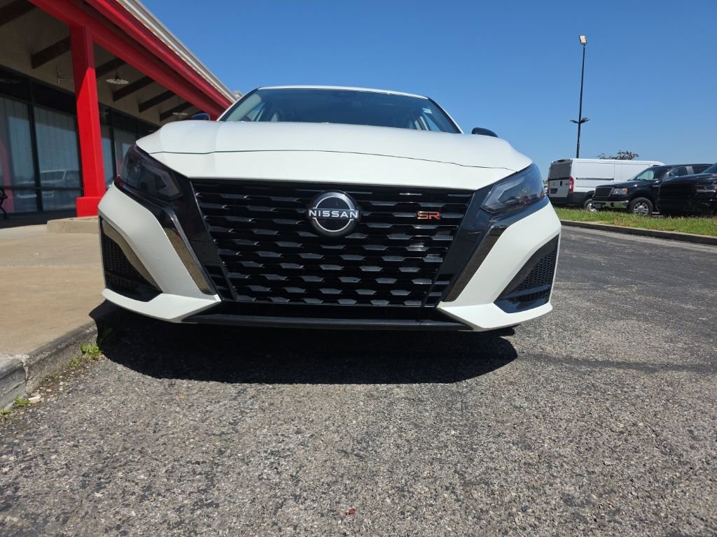 Used 2025 Nissan Altima 2.5 SR image 2
