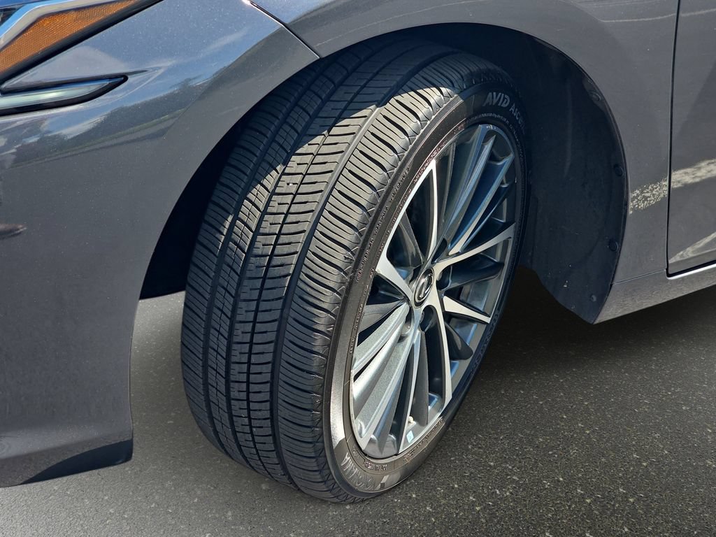 Certified 2022 Lexus ES 300h w/ Premium Package FWD image 32