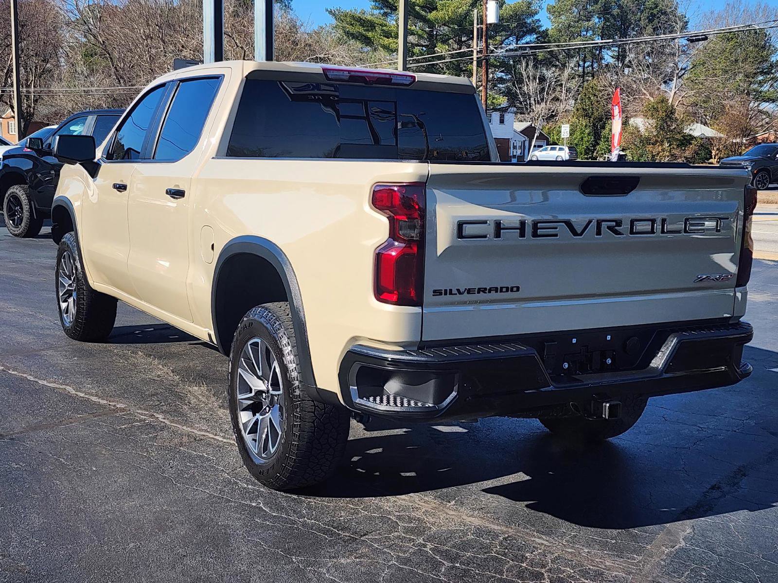 Used 2022 Chevrolet Silverado 1500 ZR2 image 3