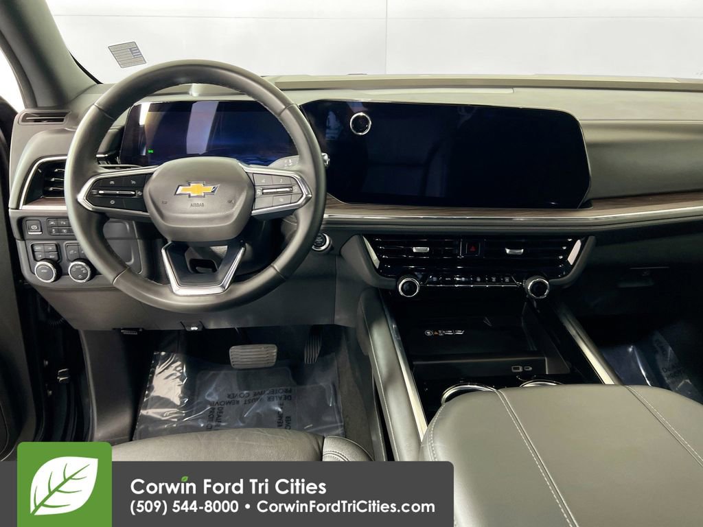 Used 2025 Chevrolet Suburban LT image 28