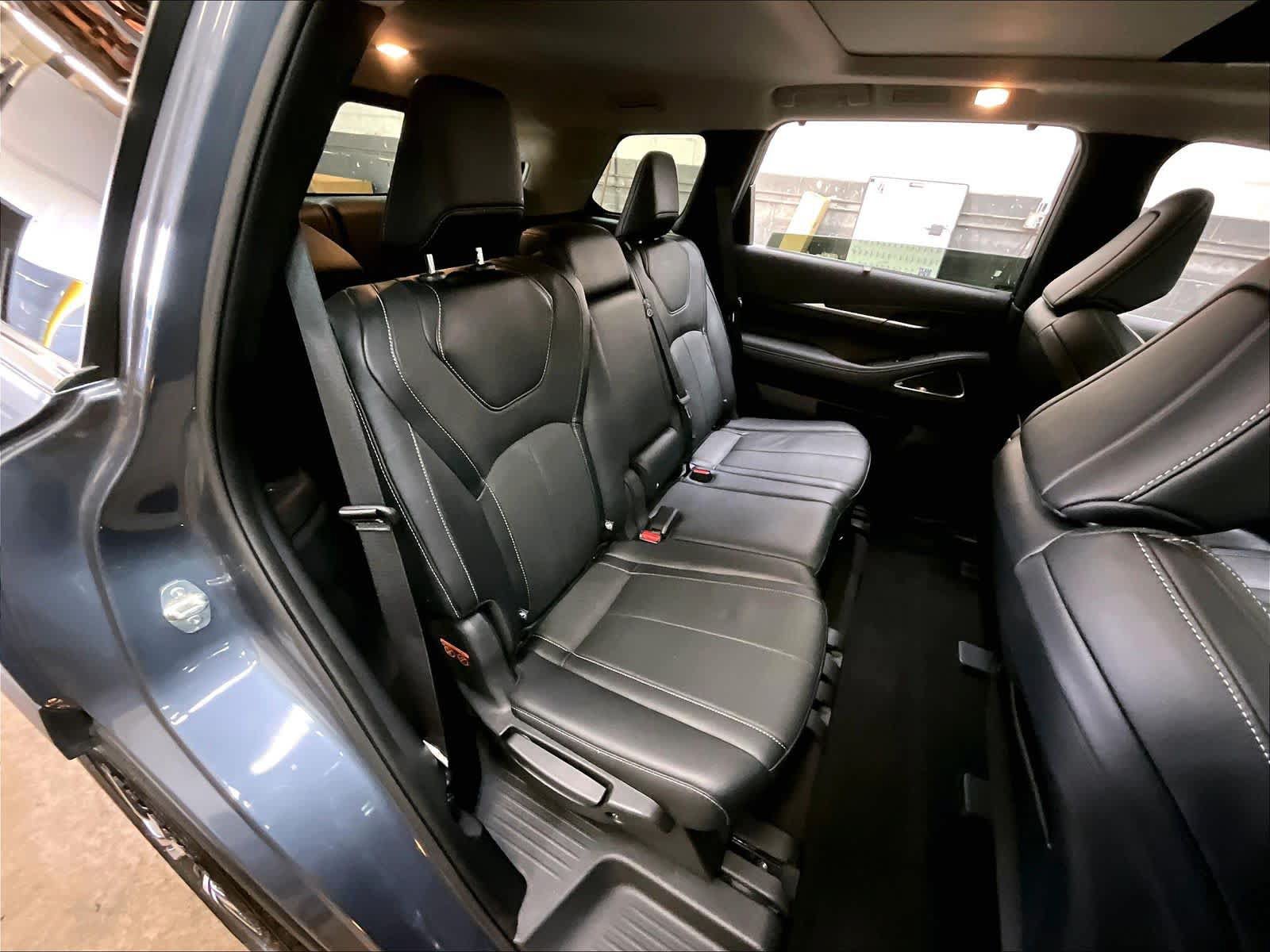Used 2023 INFINITI QX60 Sensory w/ Vision Package AWD/4WD image 30