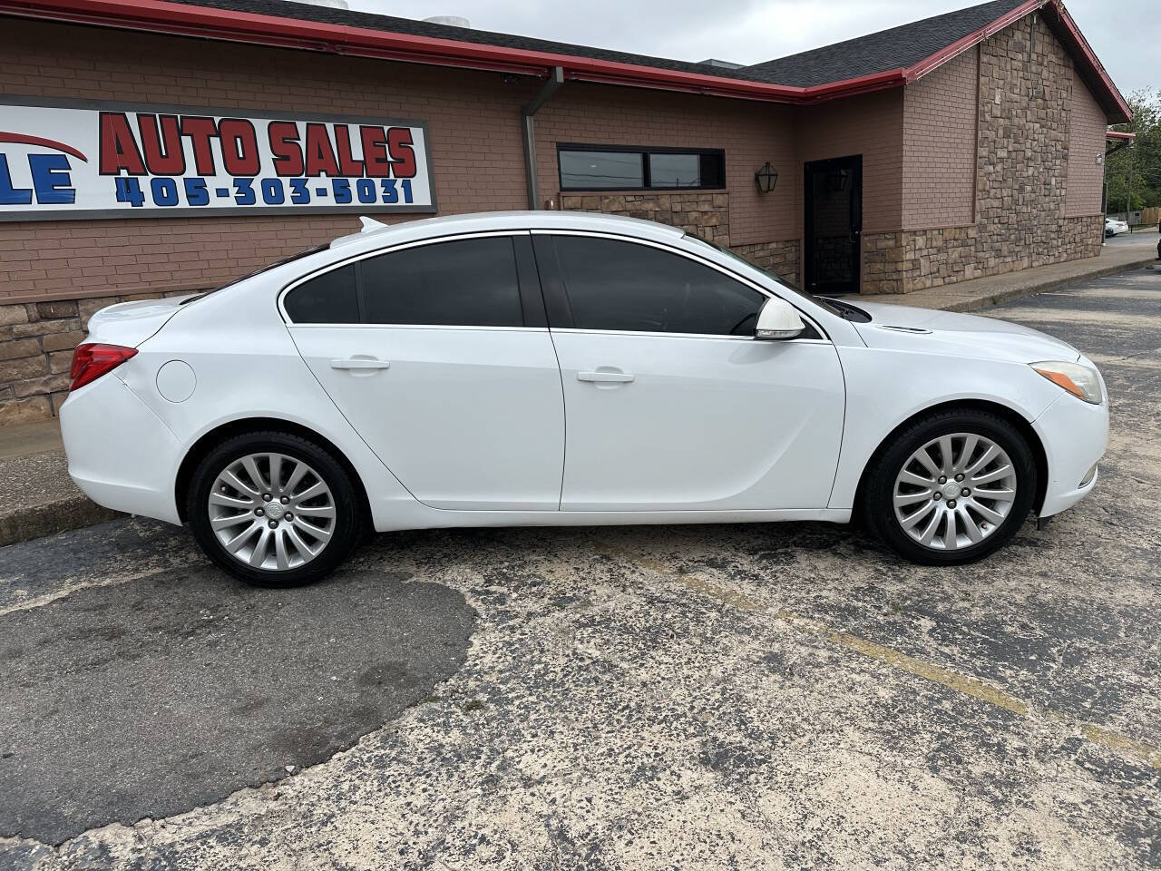 Used 2012 Buick Regal Leather FWD image 10