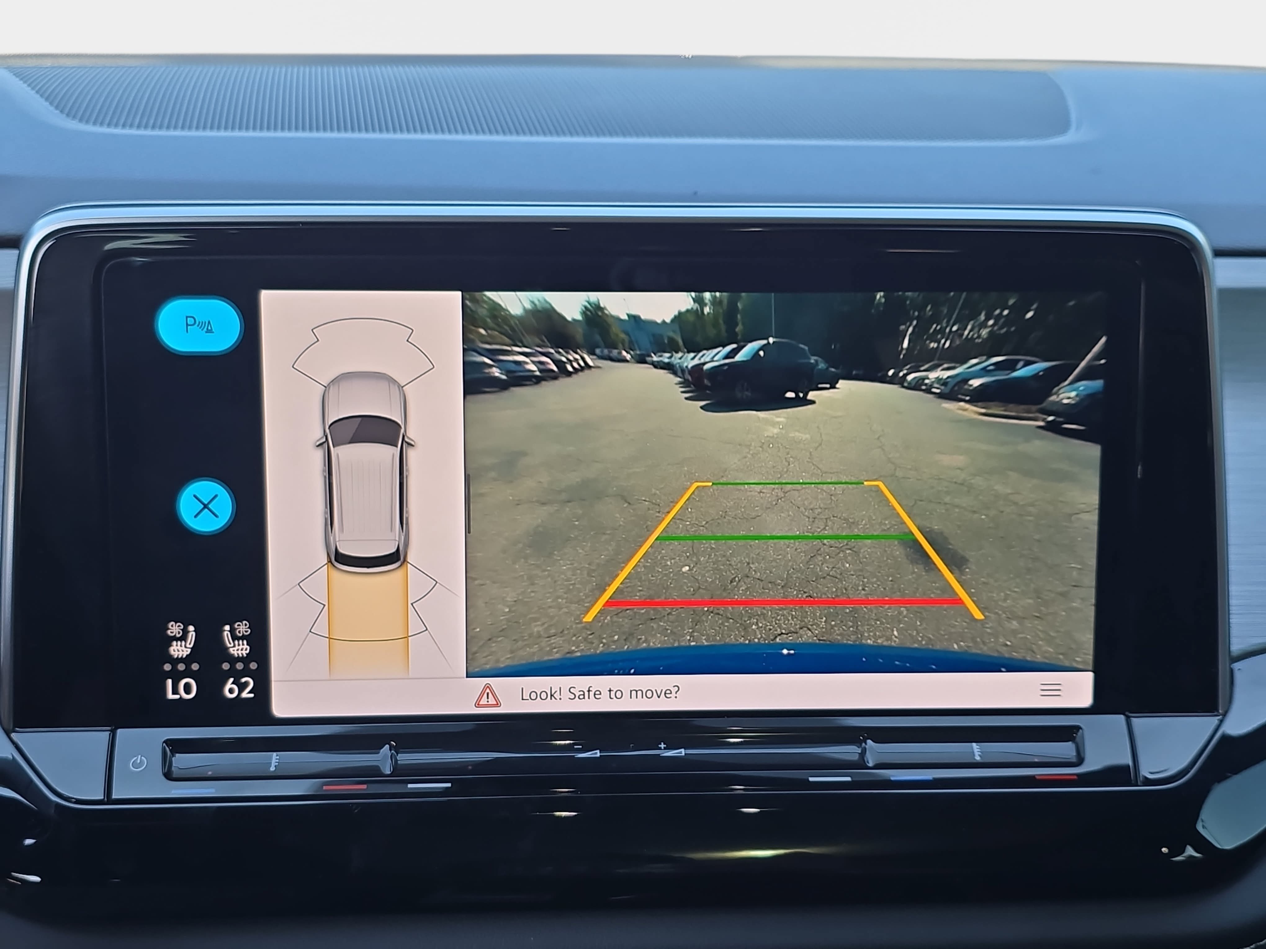 Used 2026 Volkswagen Atlas Cross Sport SE w/ Panoramic Sunroof Package FWD image 25