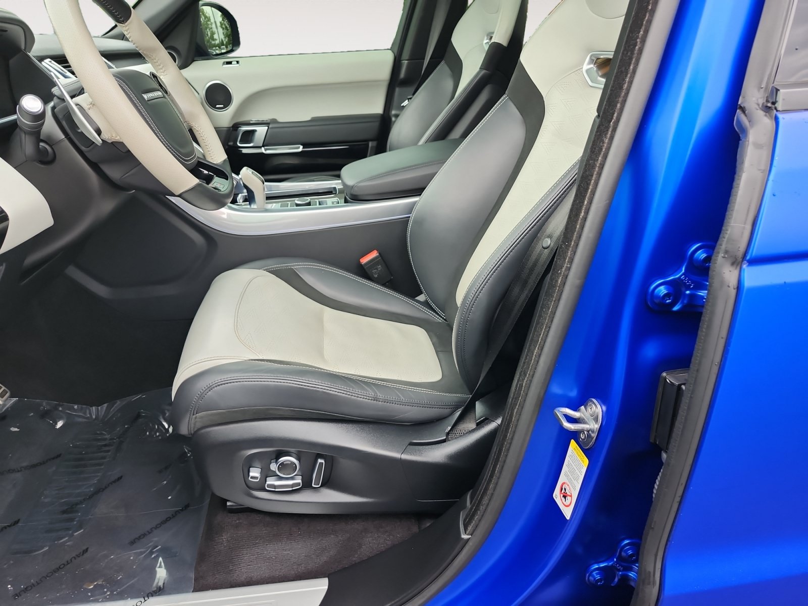 Used 2022 Land Rover Range Rover Sport SVR AWD/4WD image 9