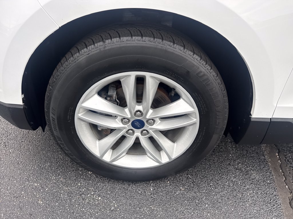 Used 2015 Ford Edge SEL FWD image 18