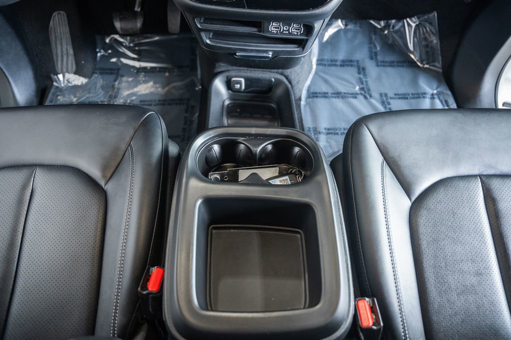 Used 2025 Chrysler Pacifica Select image 30