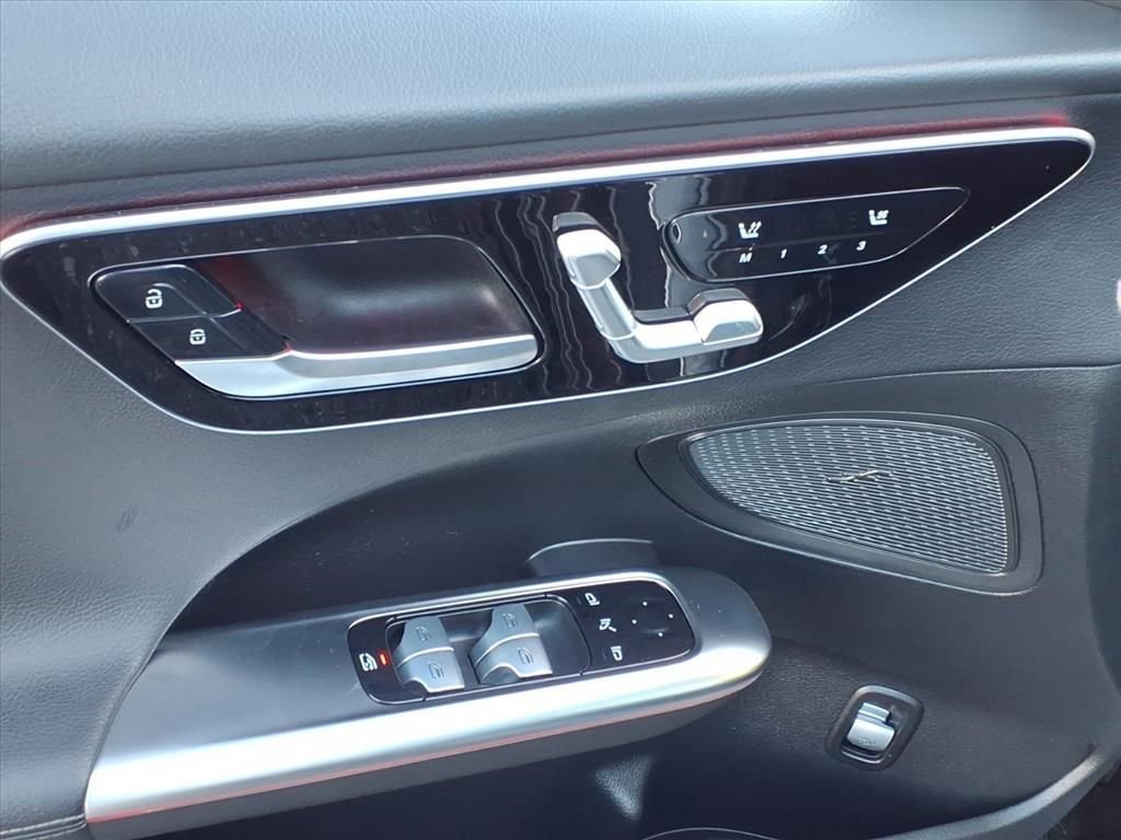 Used 2022 Mercedes-Benz C 300 4MATIC Sedan w/ Exclusive Trim Package image 11